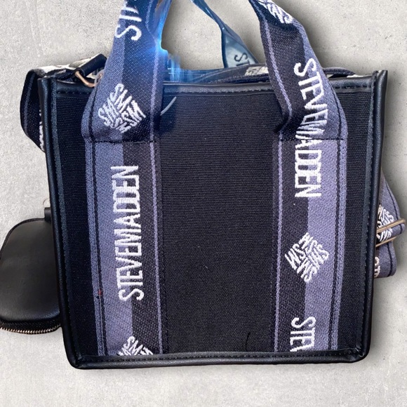 Viral Steve Madden bag in black - Picture 4 of 6